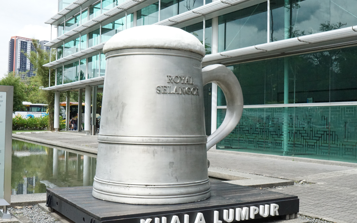 世界に誇る錫製品 クアラルンプール ロイヤルセランゴール工場見学が