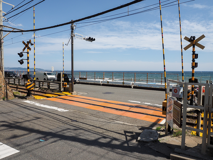 数々の作品に登場！江ノ電・鎌倉高校前駅すぐ「日坂」は風光明媚な坂