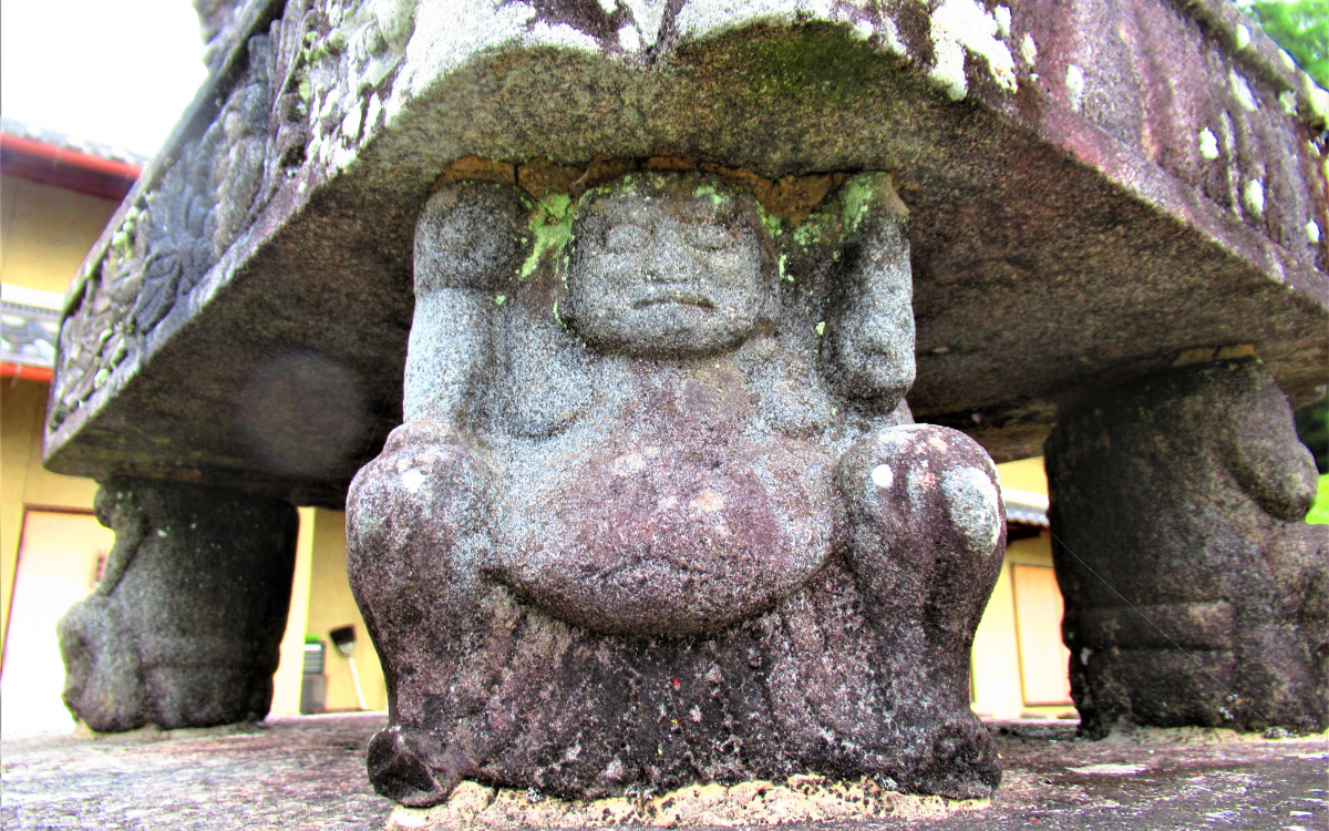 十 二 柱 神社