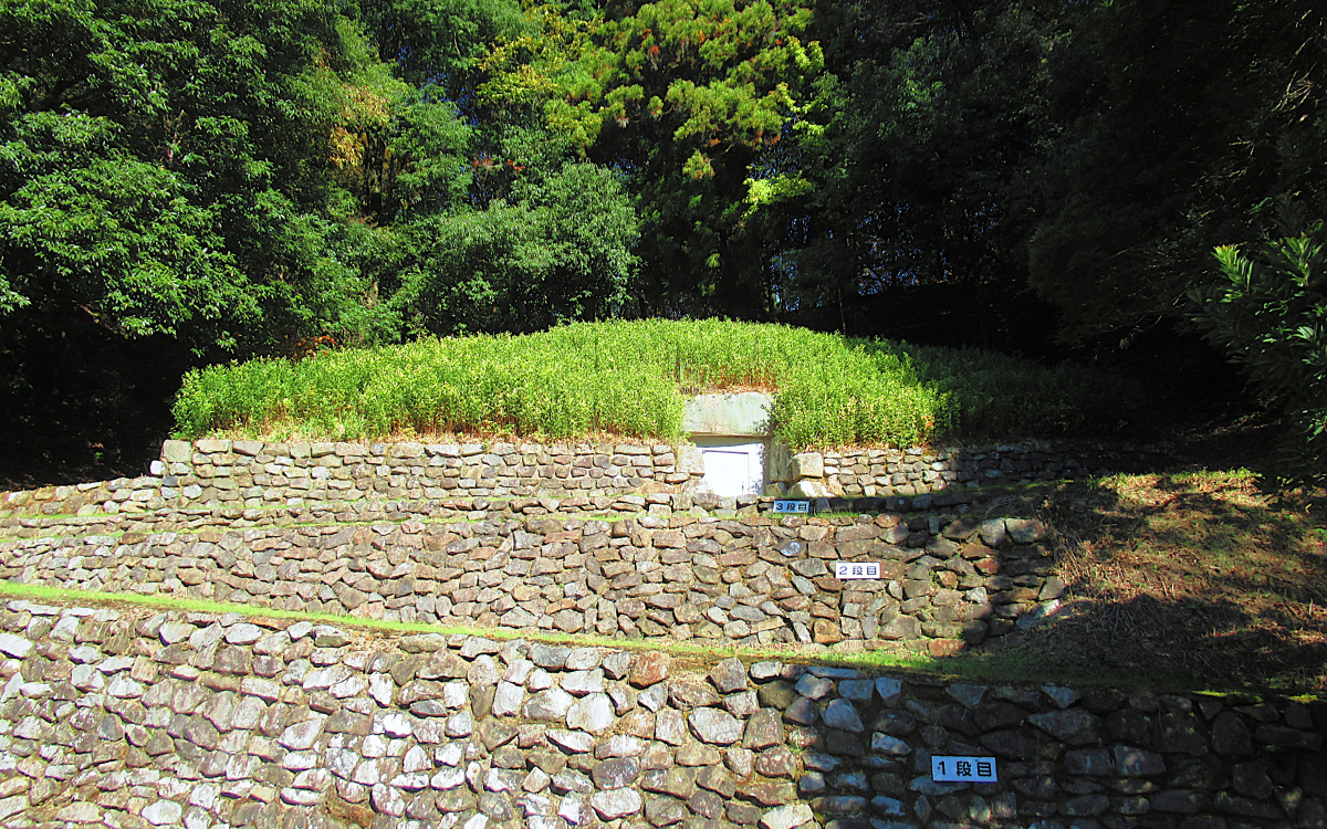 変形八角形墳!?方形壇や壁画まである鳥取県「梶山古墳」 | 鳥取県