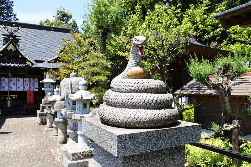 御神水の流れる銭洗いの瀧で金運上昇！栃木「白蛇辨財天」 | 栃木県