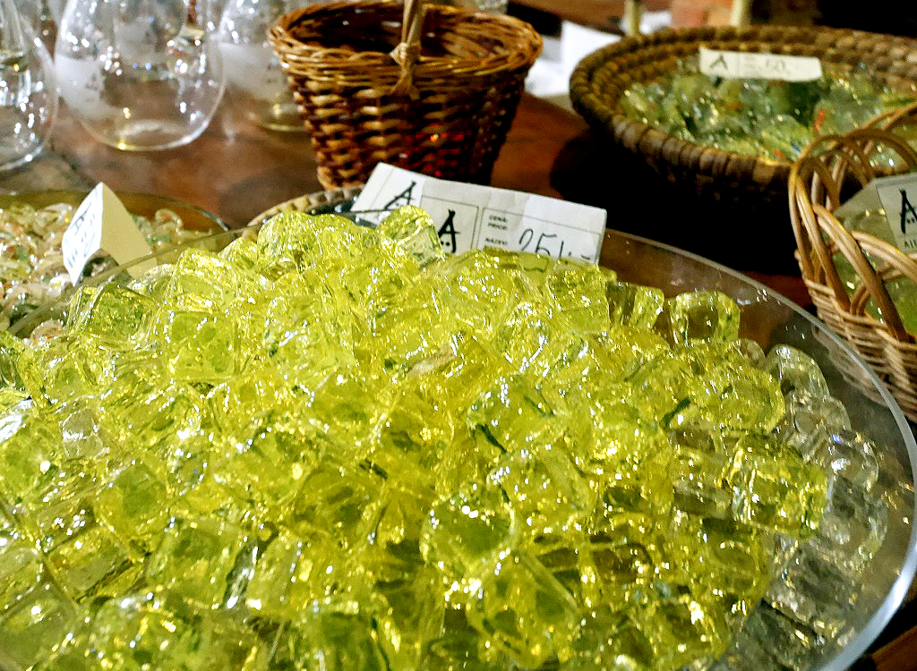 妖しく輝くウランガラスをお土産に！ノヴィー・ボルのチェコガラス工房