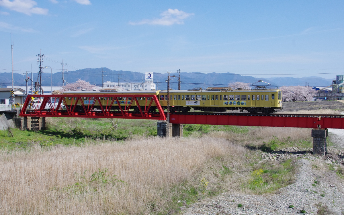滋賀県最古の私鉄「近江鉄道」でレトロな駅舎めぐりを楽しもう