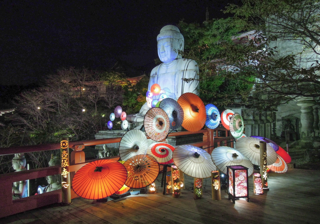 大石仏像のライトアップも！奈良・壷阪寺「大和観音 もみじ回廊