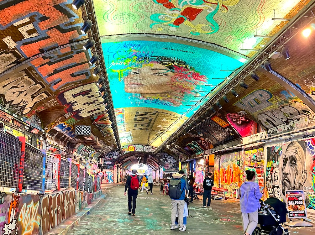 ロンドンのド派手な廃トンネル「リーク ストリート アーチ」で現代