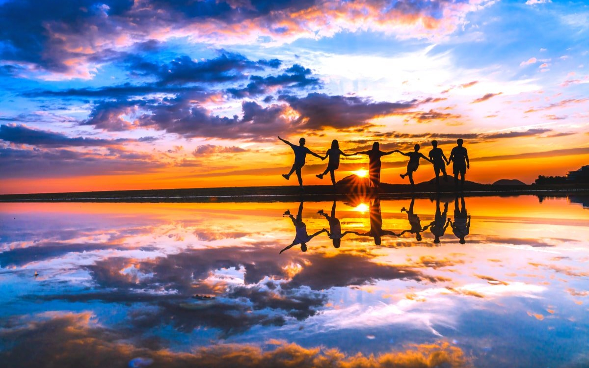 まるでウユニ塩湖!海外気分で楽しめる香川県「父母ヶ浜」の絶景 | 香川県 | トラベルjp 旅行ガイドのサムネイル画像