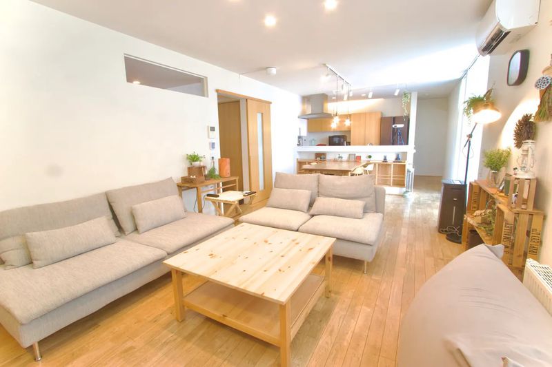 ���C�W���O�E�T���E���b�N�t�F�X�Q��͖����ɔ��܂낤�IAirbnb�ŗ\��ł��邨������10�I