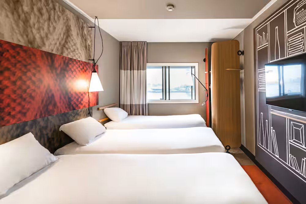 1�D�C�r�X �A���X�e���_�� �Z���^�[