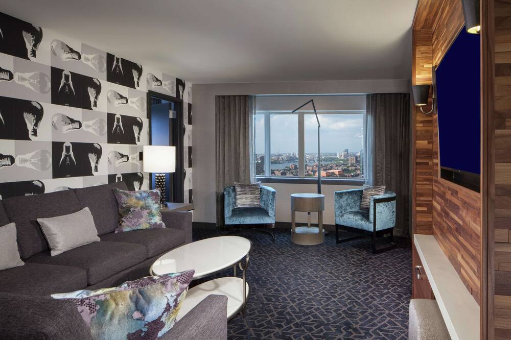 8��-�q���g�� �{�X�g�� �o�b�N �x�C