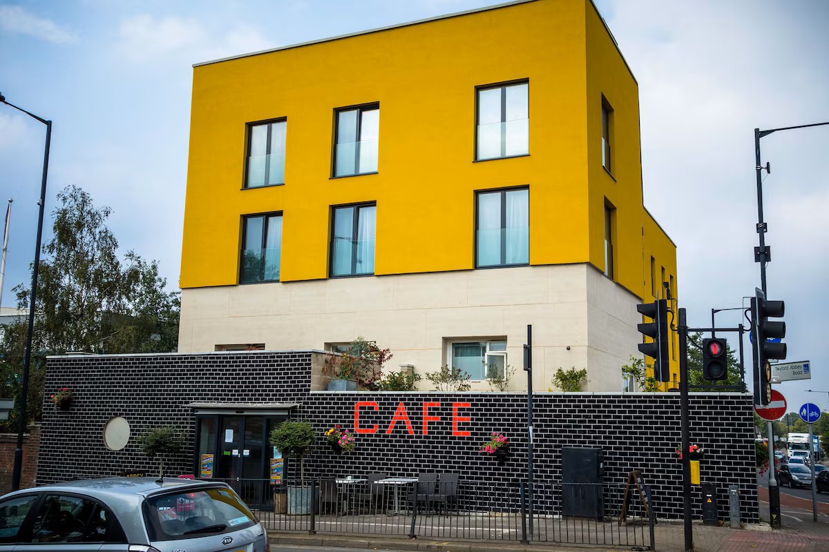 4��-�A�r�[ �|�C���g �z�e��