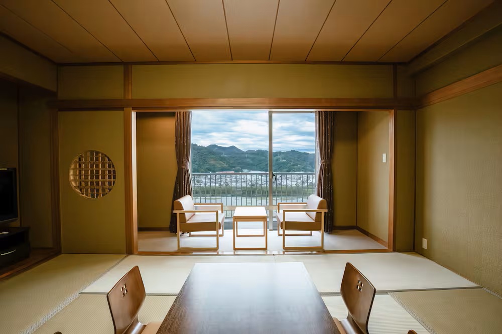 15�D�T�̈�z�e�� ���m�^���̒�