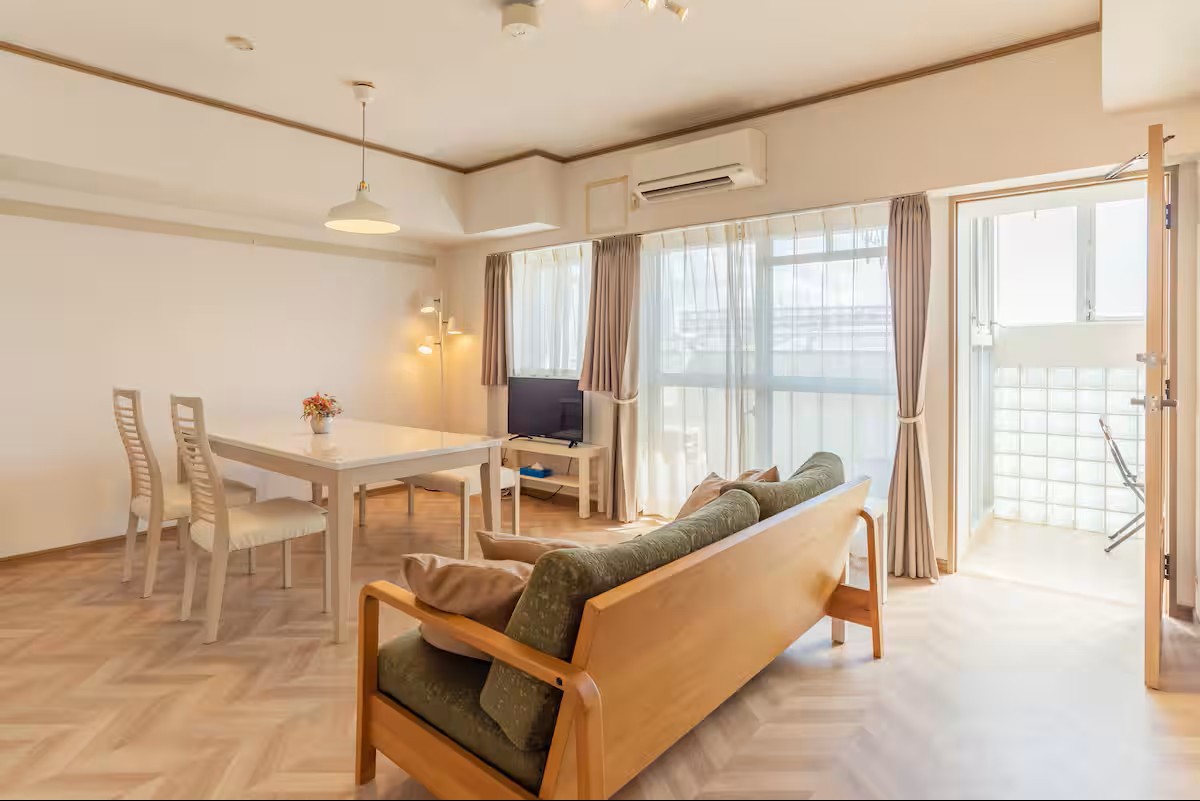 18�D�L�X�Ƃ����f�U�C�i�[�Y���[���^���s