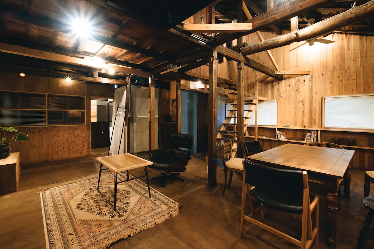 14�D�������ŃA�[�g�ȋ�Ԃ�ݐ؂�X�e�C�^���s