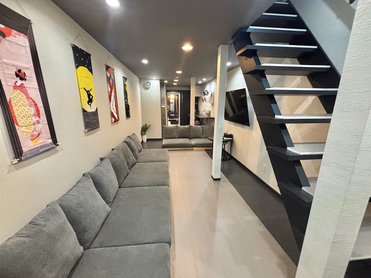 4�D���É��w�܂�4�w ���ӂɂ͈��H�X���[���^���É��s
