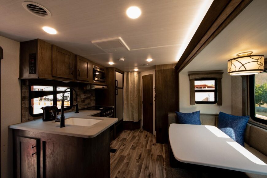 11�DTakanezawa Trailers BASE�^�Ȗ،�