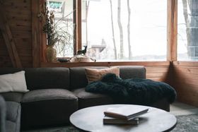 ŃRe[Wɔ܂IAirbnbŗ\ł閯{9I̋LTlC