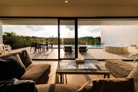 ꌧŃRe[Wɔ܂IAirbnbŗ\ł閯{10I̋LTlC