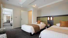 ��ʂŃX�C�[�g���[���ɔ��܂�I�������߃z�e���E����7�I�̋L���T���l�C��