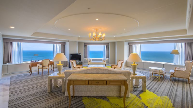 �{��ŃX�C�[�g���[���ɔ��܂�I�������߃z�e���E���ق܂Ƃ�