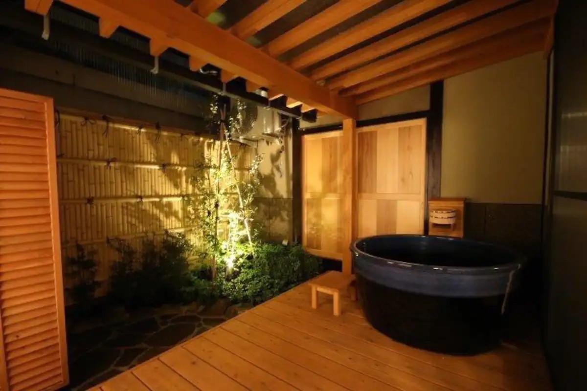 9．露天風呂＆掘りごたつ付 伝統的な日本家屋