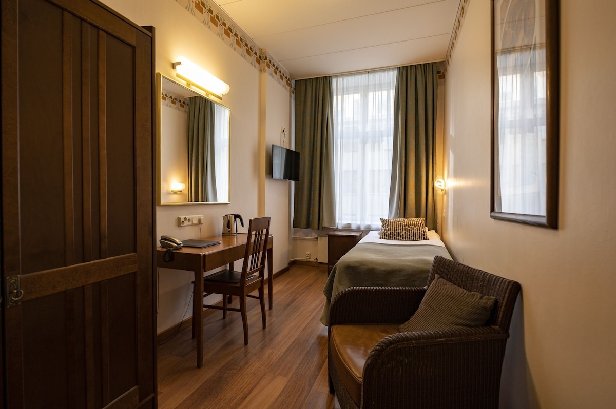 1��-�z�e�� �A�[�T�[