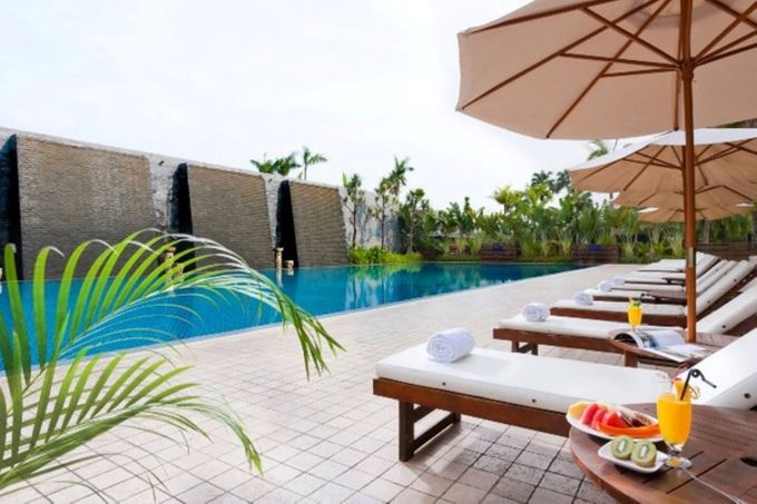 10DNC[i vU ze Queena Plaza HotelijcXj